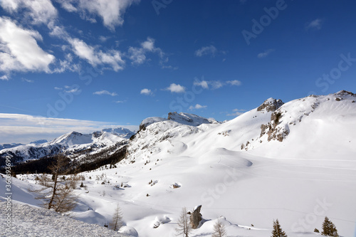 Una bellissima giornata sulla neve delle Dolomiti  photo