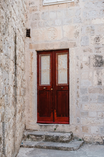 Red Door © Guillaume Tremeau