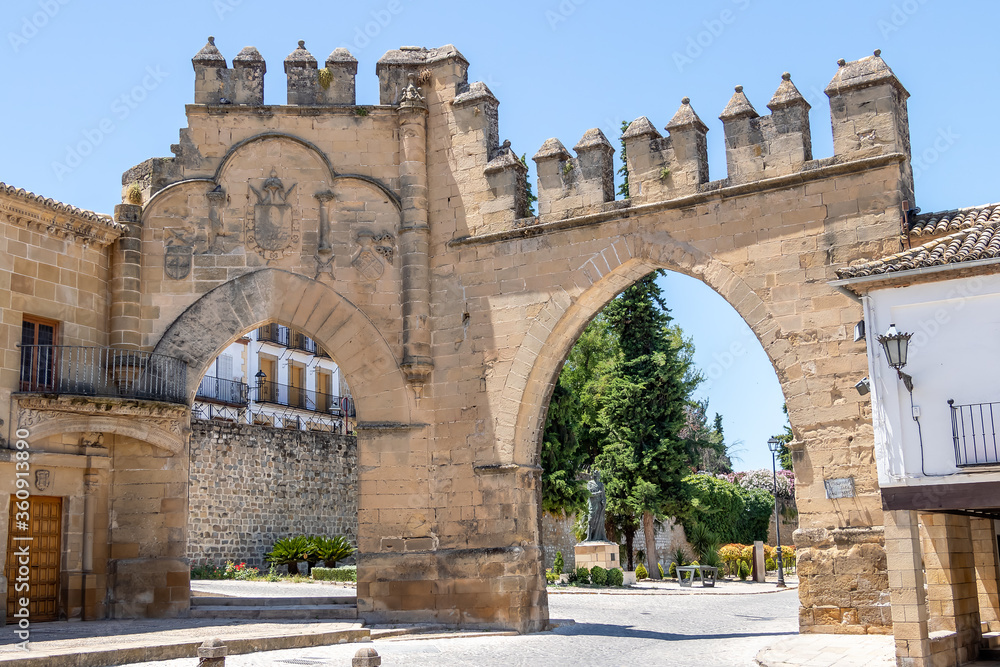 Jaen door and Villalar arch in the Plaza del Populo (Plaza del Populo), Baeza. Renaissance city in the province of Jaén. World Heritage. Andalusia, Spain