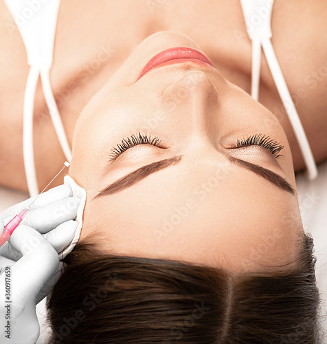Foto thread lift , cosmetic technique, lifting face skin