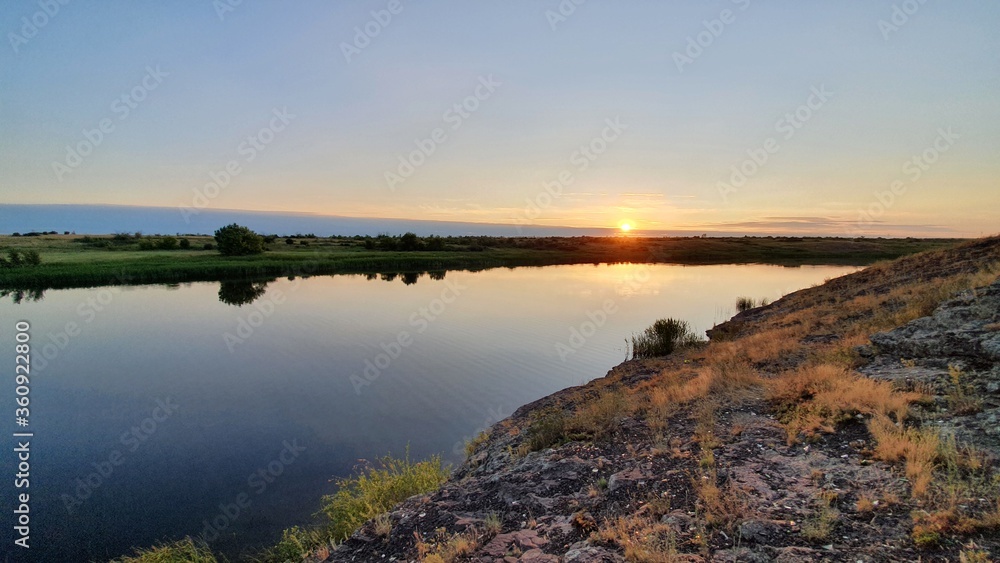 Obraz premium sunset over lake