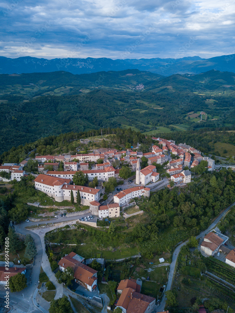 Village en Slovénie, par drone