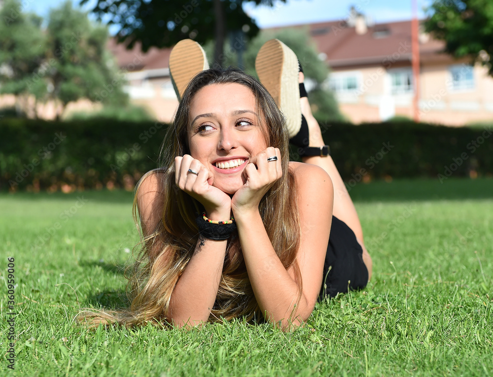una preciosa modelo rubia con unos bonitos ojos una preciosa modelo rubia con unos bonitos ojos