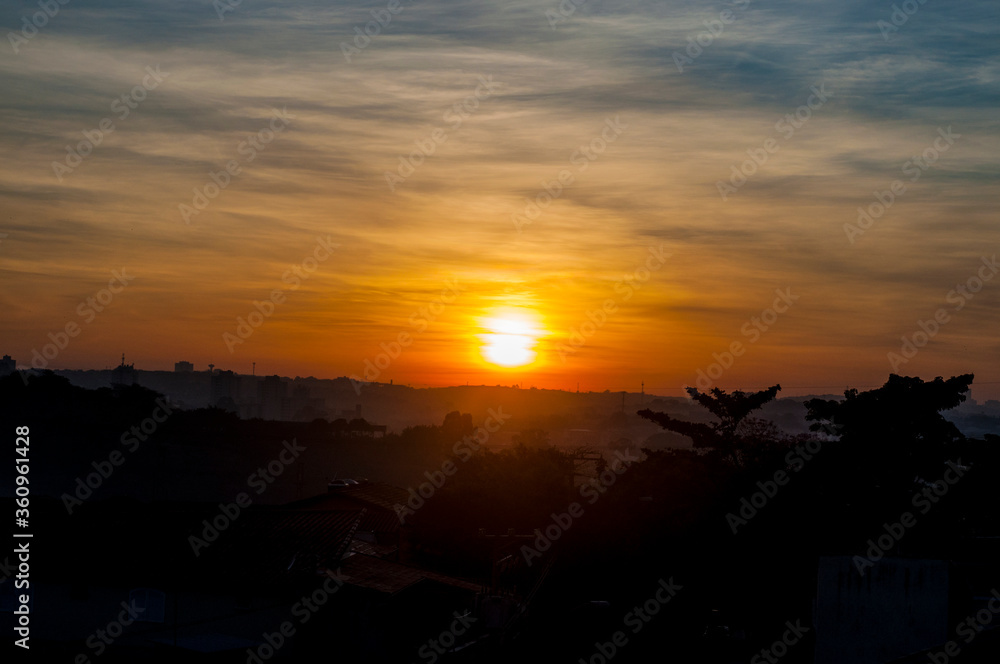 Obraz premium sunset, sky, sun, clouds, landscape, sunrise, orange, nature, cloud, evening, mountain, blue, sea, silhouette, light, red, dusk, beauty, view, beautiful, horizon, dawn, color, tree