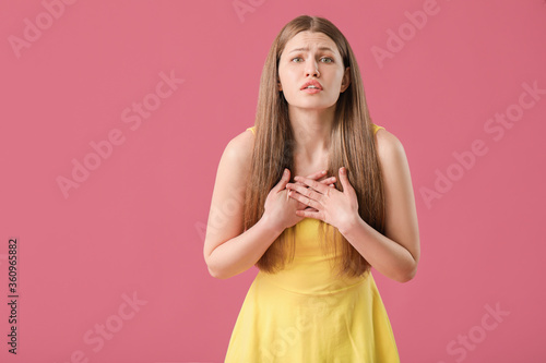 Canvas Print Apologizing young woman on color background