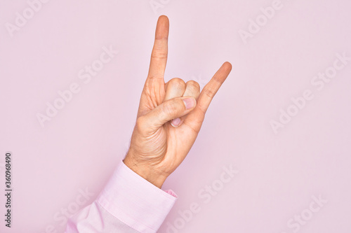 Tableau sur toile Hand of caucasian young man showing fingers over isolated pink background gestur