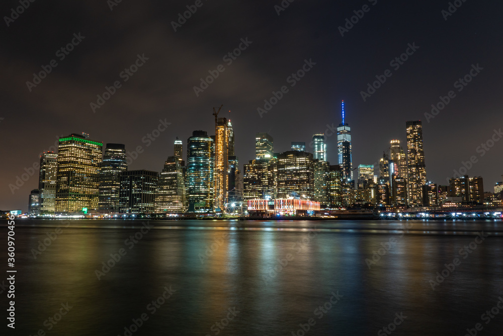 Fototapeta premium Manhattan Skyline z Brooklynu w Długiej ekspozycji