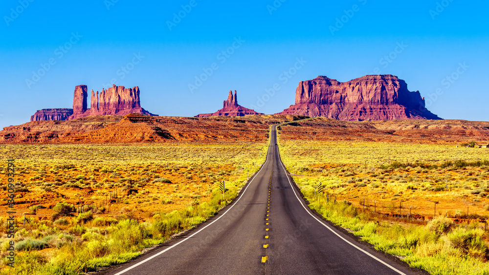 Fototapeta premium Highway 163 leading to the towering sandstone Buttes and Mesas of the Monument Valley Navajo Tribal Park in Utah-Arizona, United States. 'Forest Gump Point' where he stopped his cross country run