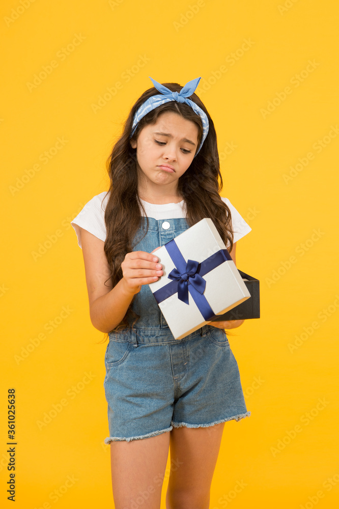 upset by the contents inside. Not what I expected. dont like the gift. boxing day concept. shopping for kids. retro child wear summer headband. sad girl received present box. Oh no