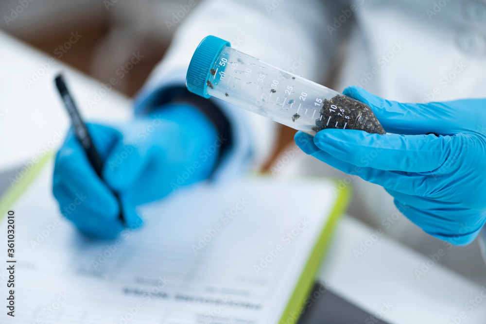 Fotografie Sample Preparation for Pesticide Testing in Laboratory