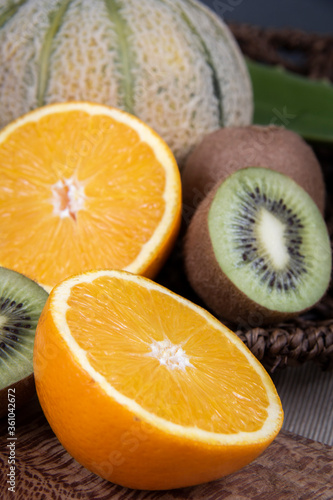You can use different types of fruit to prepare a fresh snack or healthy dessert.