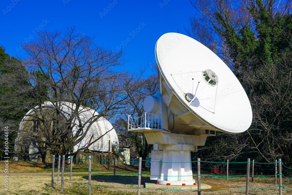 電波望遠鏡のパラボラアンテナ　国立天文台（東京都三鷹市）