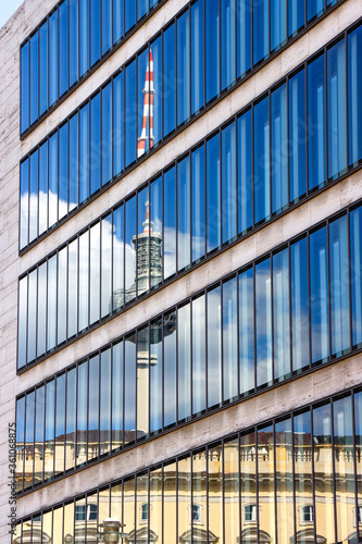 Fernsehturm Berlin im Spiegel