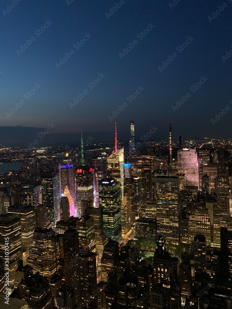 Naklejka premium New York bei Nacht