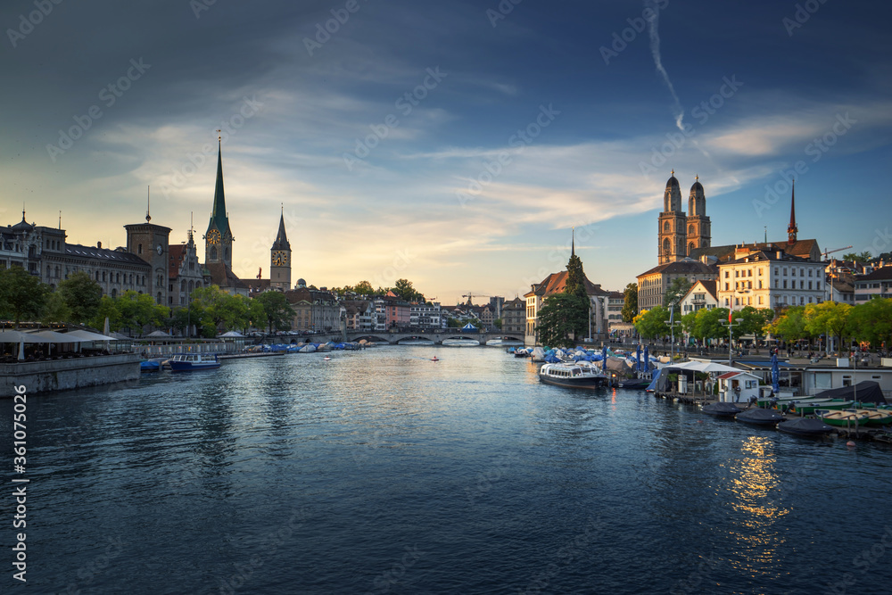 Fototapeta premium Zurich city center with famous Fraumunster, Grossmunster and St. Peter and river Limmat, Switzerland