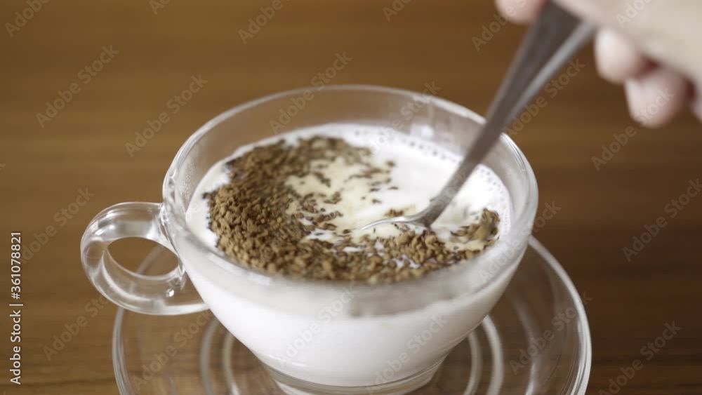 Making coffee with instant coffee powder and milk