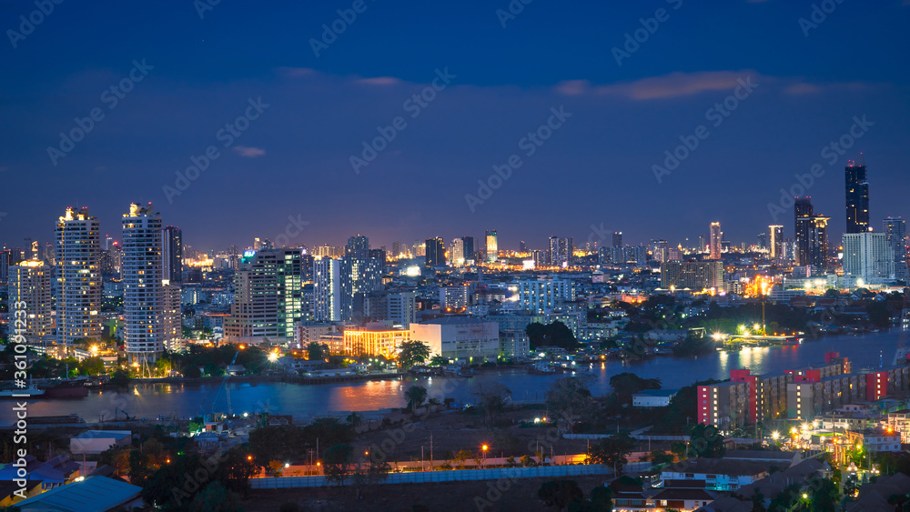 Obraz premium urban twilight cityscape of bangkok with chaopraya river view