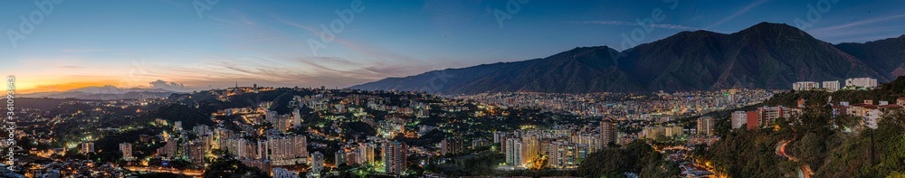 Panoramica Caracas - El Avila 14