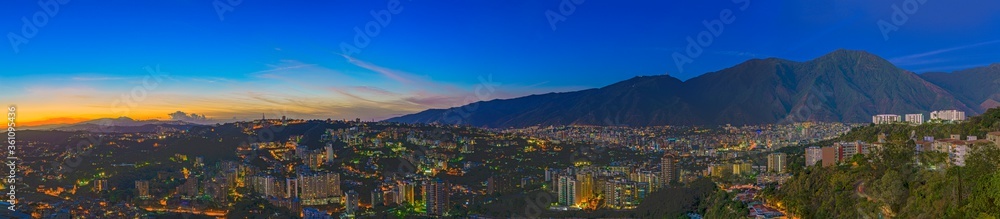 Panoramica Caracas - El Avila 12