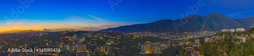 Panoramica Caracas - El Avila 12 © Ivan