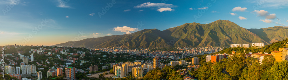 Panoramica Caracas - El Avila 11