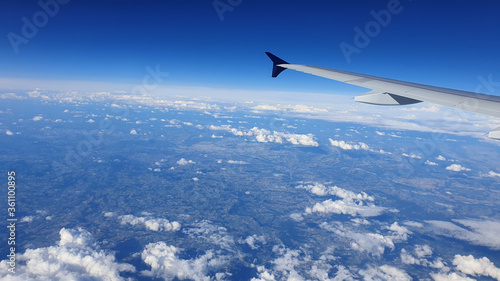 Voyage en avion - la terre vue du ciel