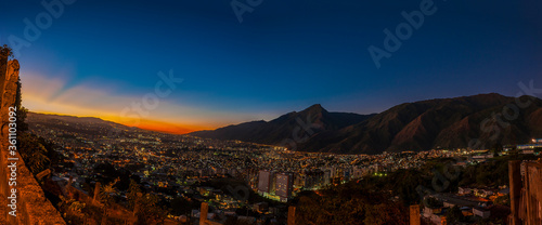 Panoramica Caracas - El Avila 4
