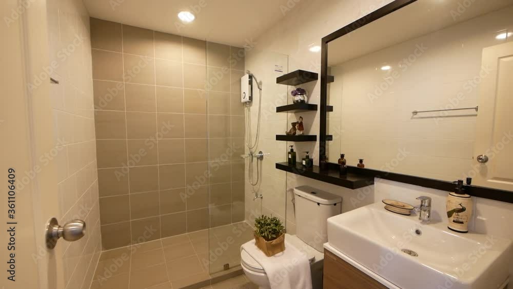 Modern and Stylish Bathroom Decoration Idea With Big Mirror and Beige Tiles Modern and Stylish Bathroom Decoration Idea With Big Mirror and Beige Tiles
