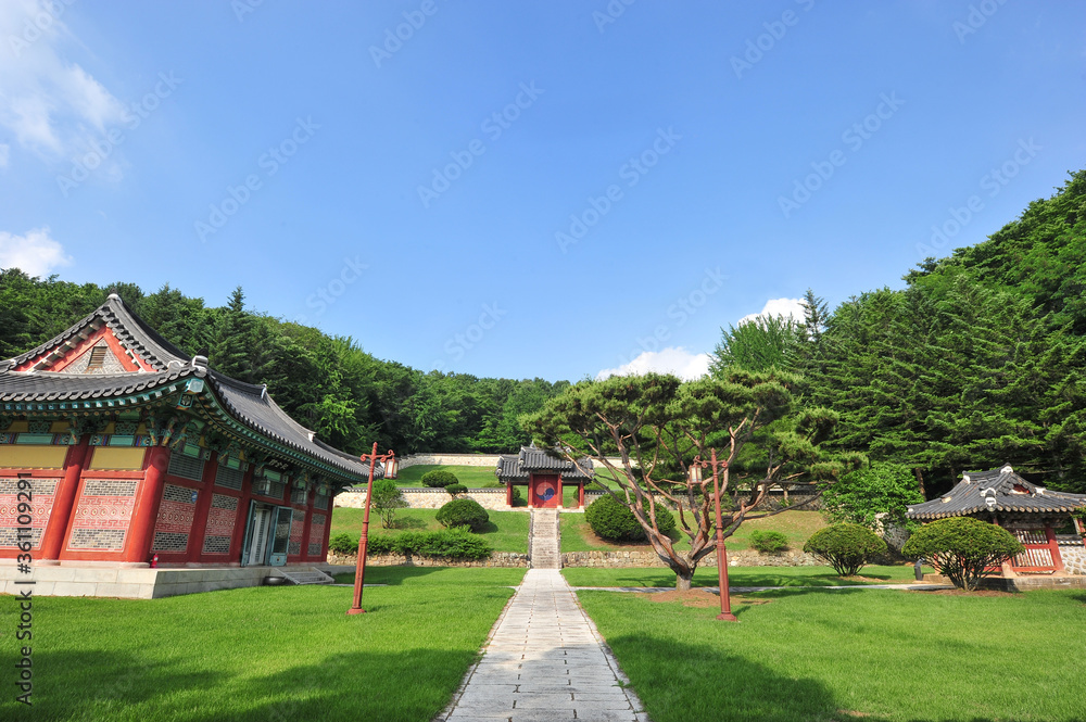Obraz premium Nongae Shrine in Jangsu-gun, South Korea.