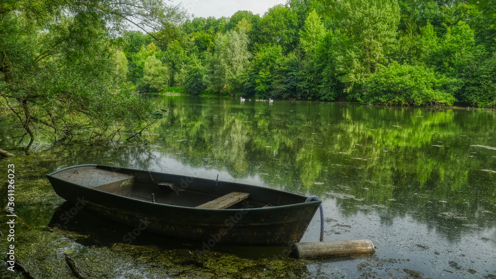Oberste Fahr mit Boot an der Siegmündung in den Rhein Oberste Fahr mit Boot an der Siegmündung in den Rhein