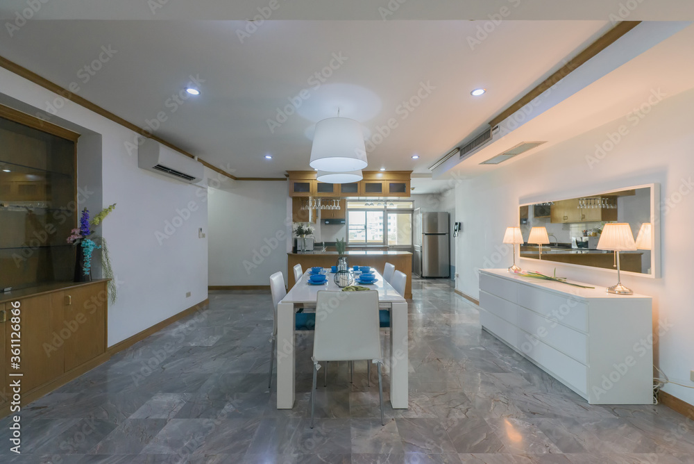 Obraz premium Stylish kitchen interior with dining table and chairs