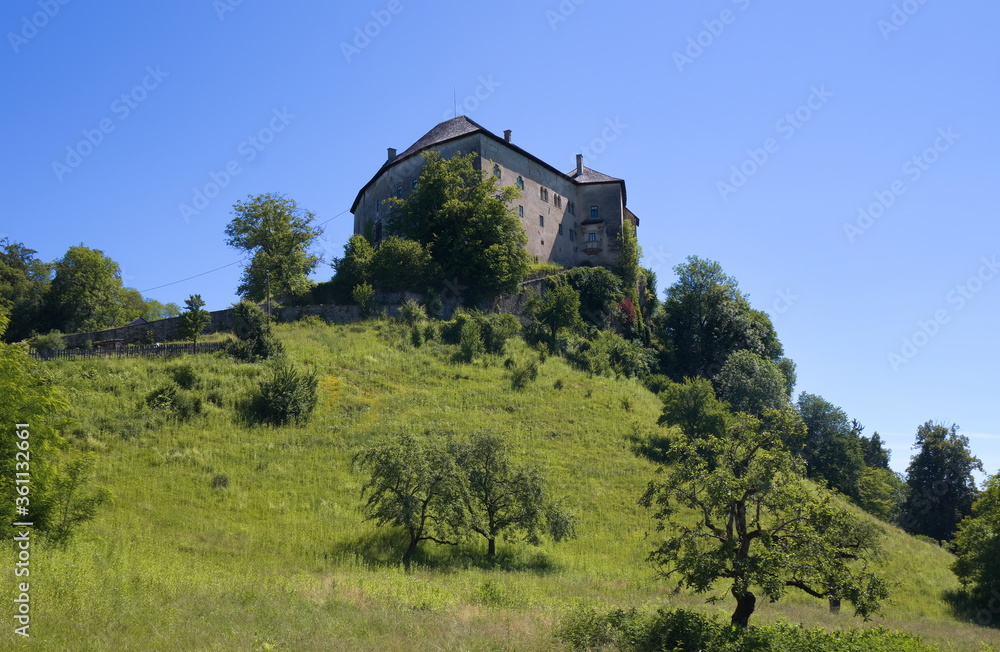 Die Hollenburg bei Klagenfurt über dem Drautal / Kärnten / Österreich