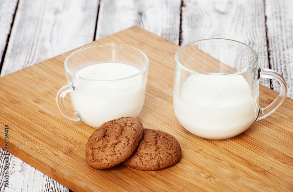Fresh milk beverage with cookies Fresh milk beverage with cookies