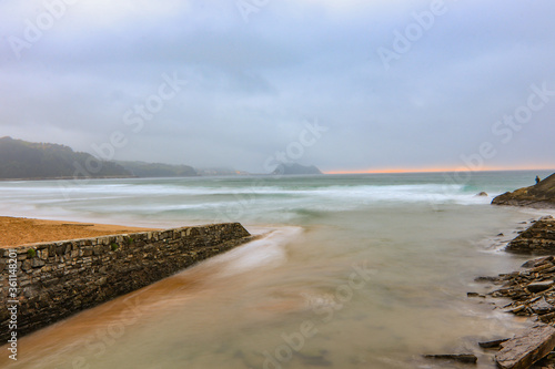 Paisajes por la costa del pueblo de Zarautz, así como subida por el camino al Camping