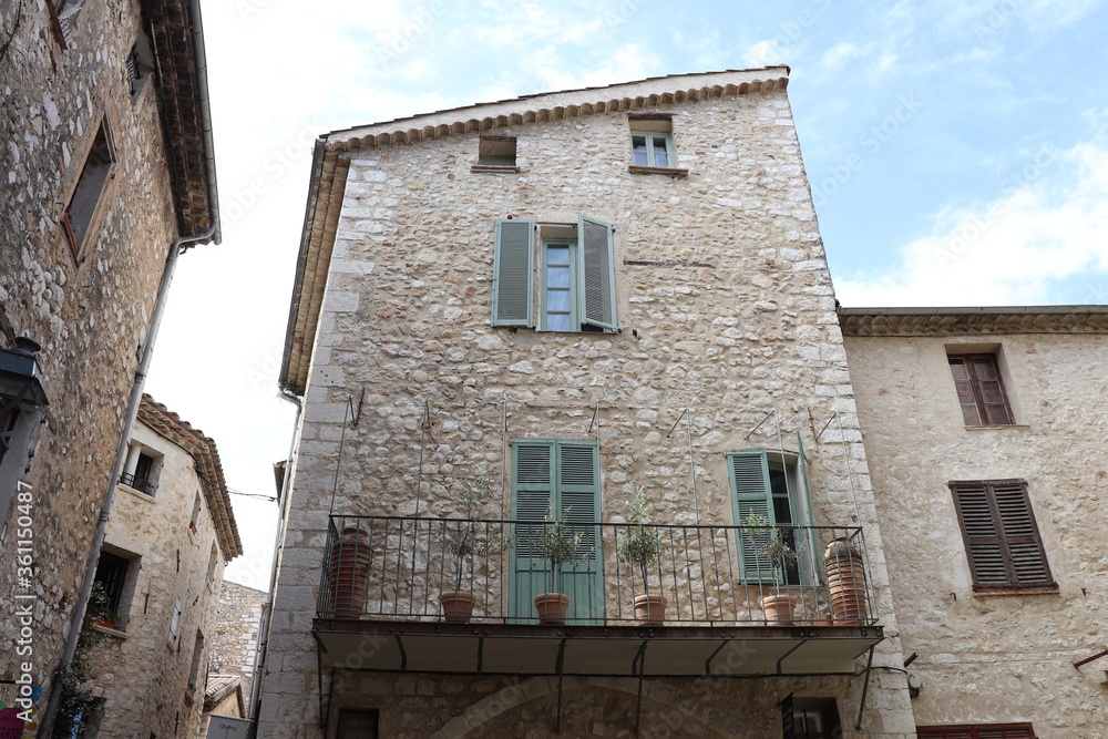 Façade d'immeuble typique à Saint Paul de Vence, ville de Saint Paul de Vence, Département des Alpes Maritimes, France