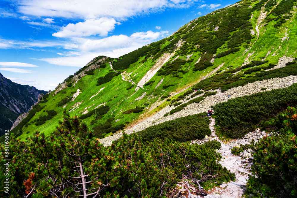 Φωτογραφία The High Tatras Mountains (Vysoké Tatry, Tatry Wysokie, Magas-Tátra), are a mountain range along the border of Slovakia in the Prešov Region, and southern Poland in the Lesser Poland Voivodeship