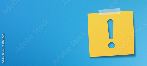 Billede på lærred Yellow sticky note paper with exclamation mark on blue background