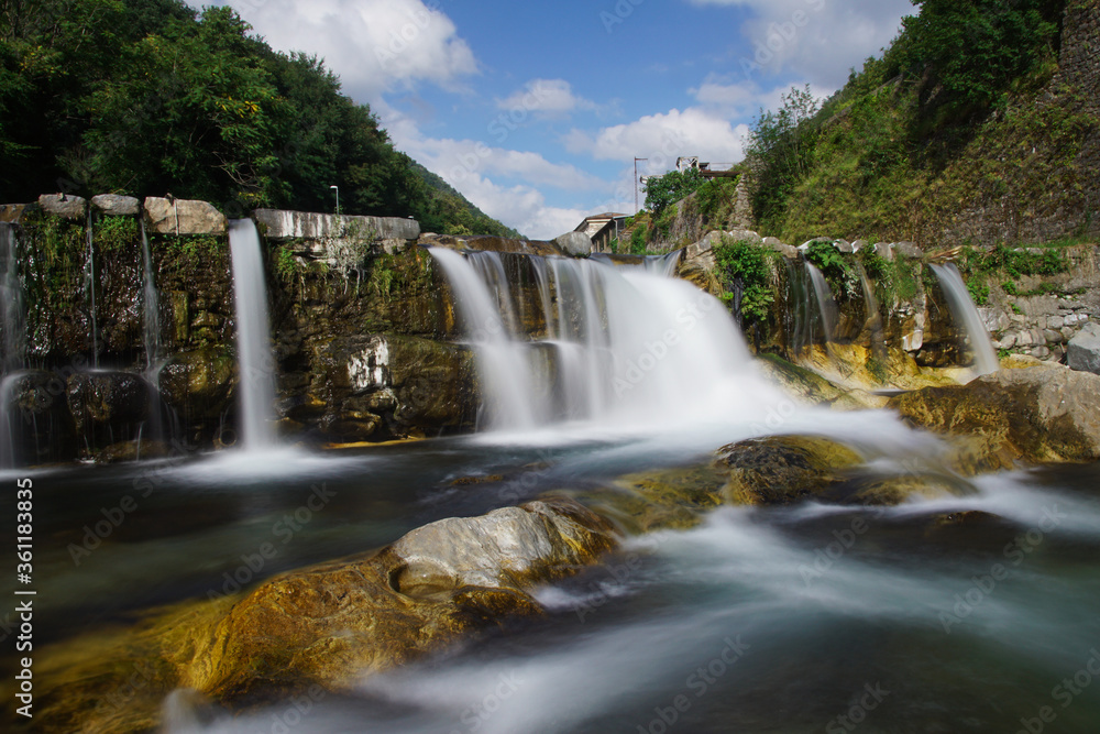 Obraz premium waterfall in the forest