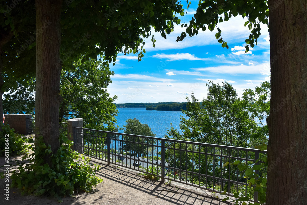 Fototapeta premium Blick auf den Plöner See, Stadt Plön