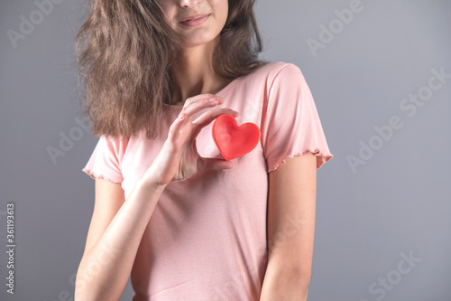 Fototapeta Naklejka Na Ścianę i Meble -  woman hand red heart