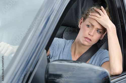 Fotografija impatient female car driver stuck in traffic