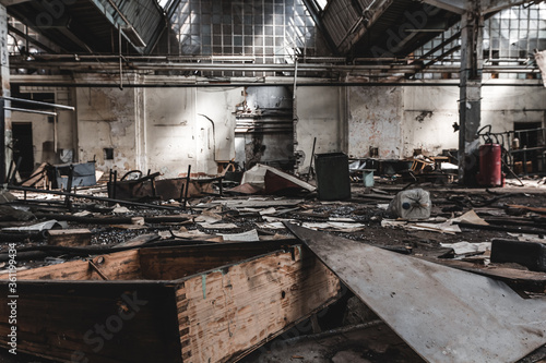 Fotografi Pile of garbage and items on floor of abandoned ruined building