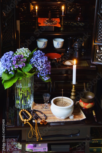 2020年6月26日撮影：仏壇と火のついたロウソク2
