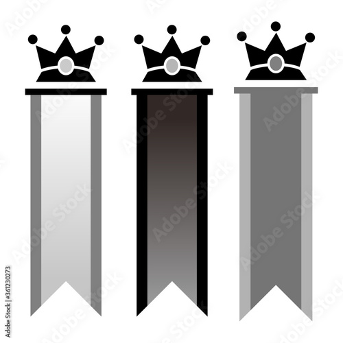 3種の縦長の旗　王冠付き