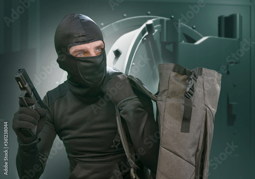 Canvastavla heist and robbery - Hollywood style portrait of man in balaclava mask holding gu
