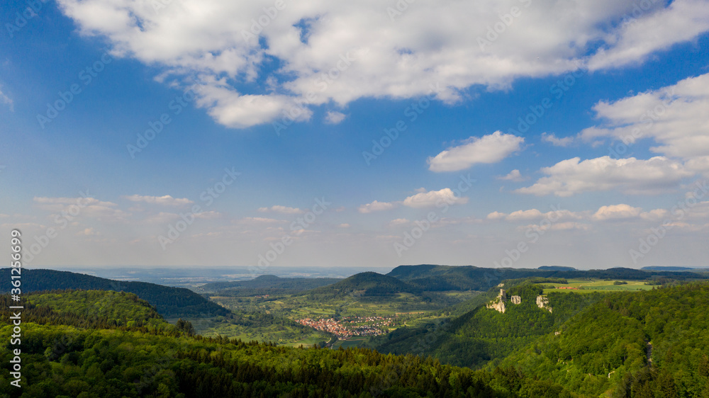 Obraz premium Wald und Wiesenlandschaft - Luftbild