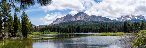 Canvastavla Panorama of Mount Lassen and Lake Manzanita