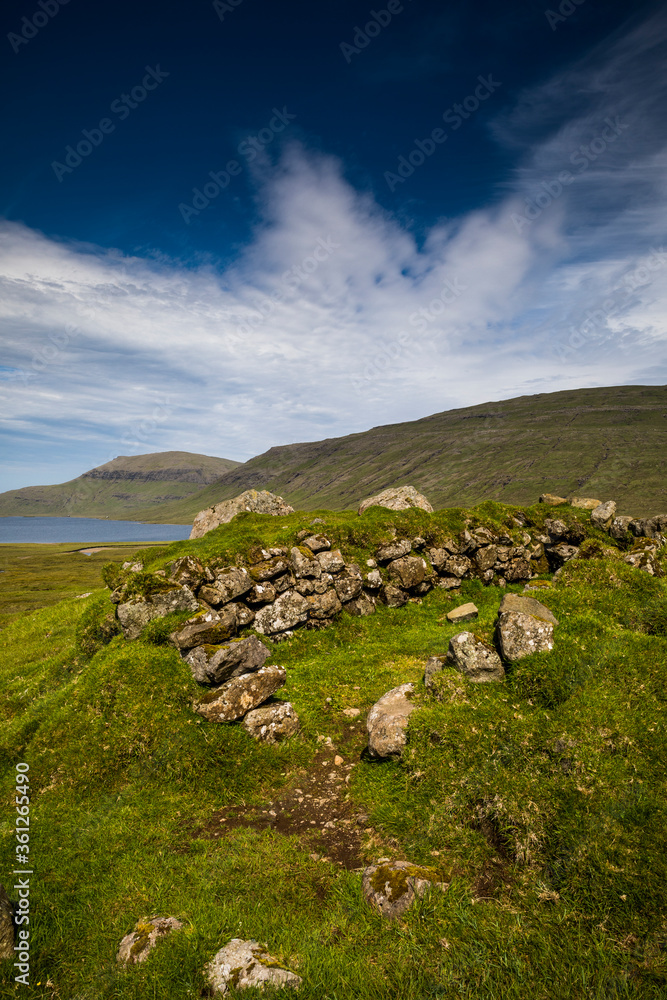 Die wundervolle, wilde Landschaft der Färöerinseln im Nordatlantik