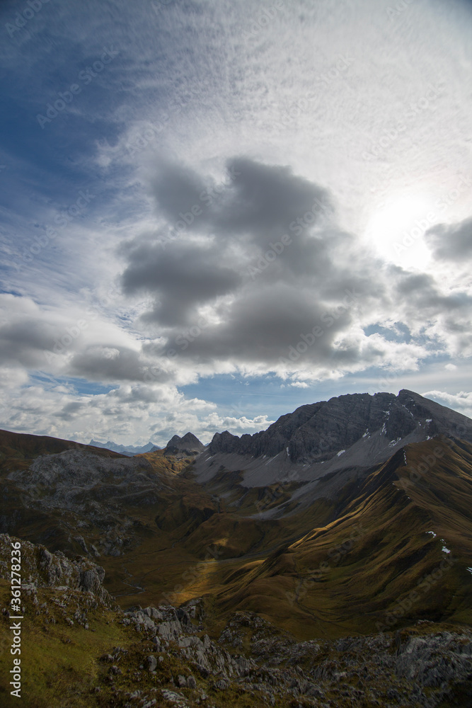 Die herbstliche Bergwelt der österreichischen Alpen