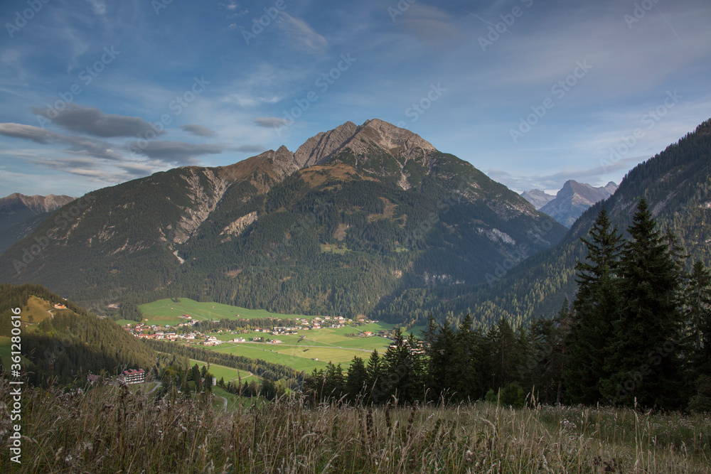 Fototapeta premium Die herbstliche Bergwelt der österreichischen Alpen